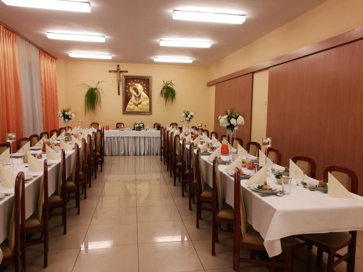 Centrum Ostra Brama Im. Jana Pawla II Skarżysko-Kamienna 外观 照片
